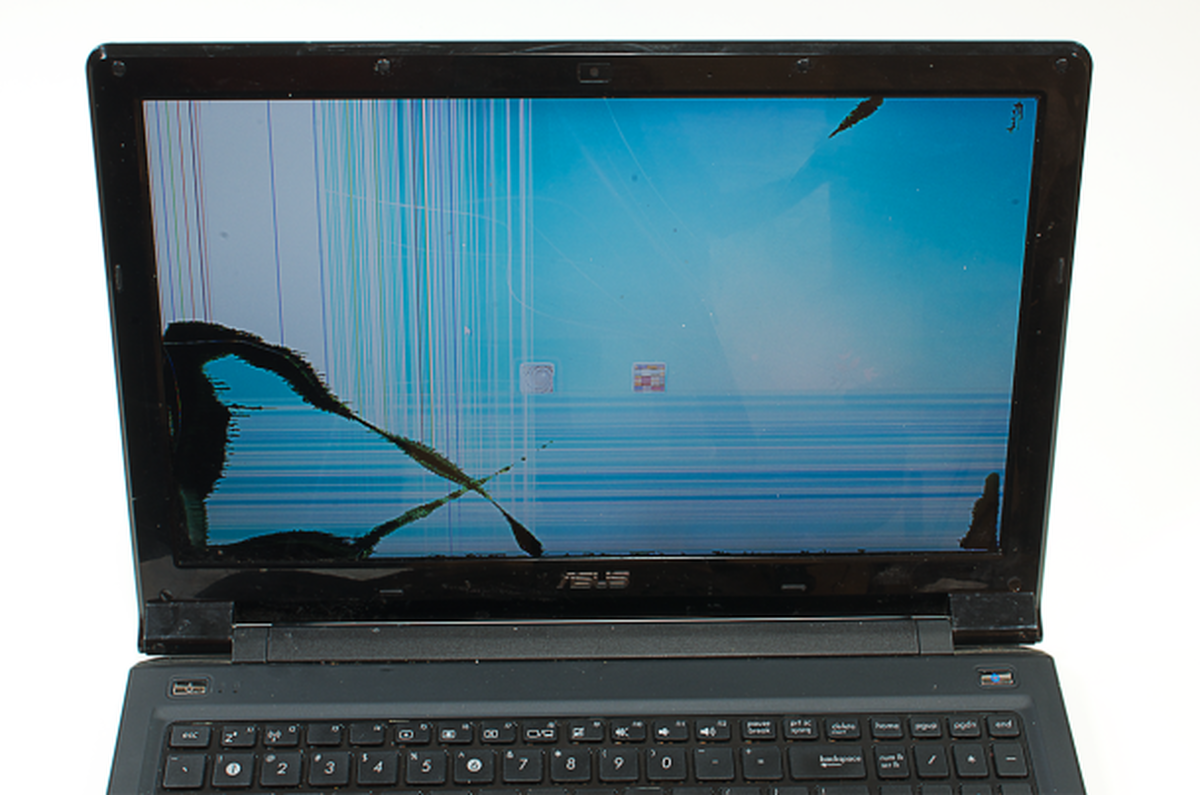Повреждение матрицы. Ноутбук Acer emachines e525 разбитый экран. Сломанная матрица ноутбука. Матрица ноутбука асус. Разбитый ноутбук.